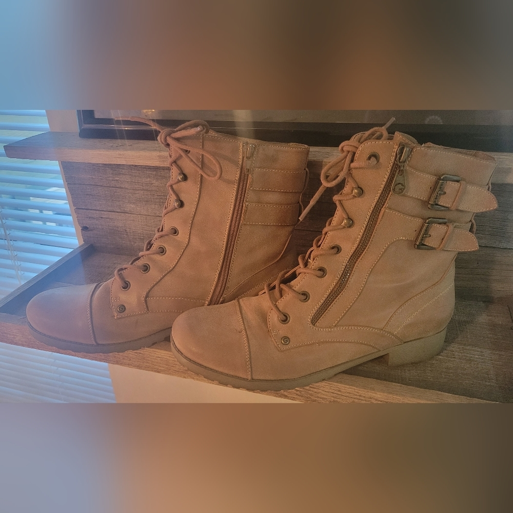 Guess boots